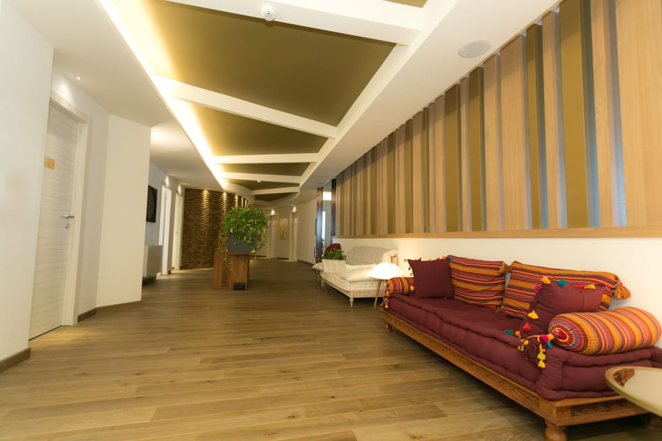 Sauna, hot tub, steam room, hot springs, Turkish bath, body treatments