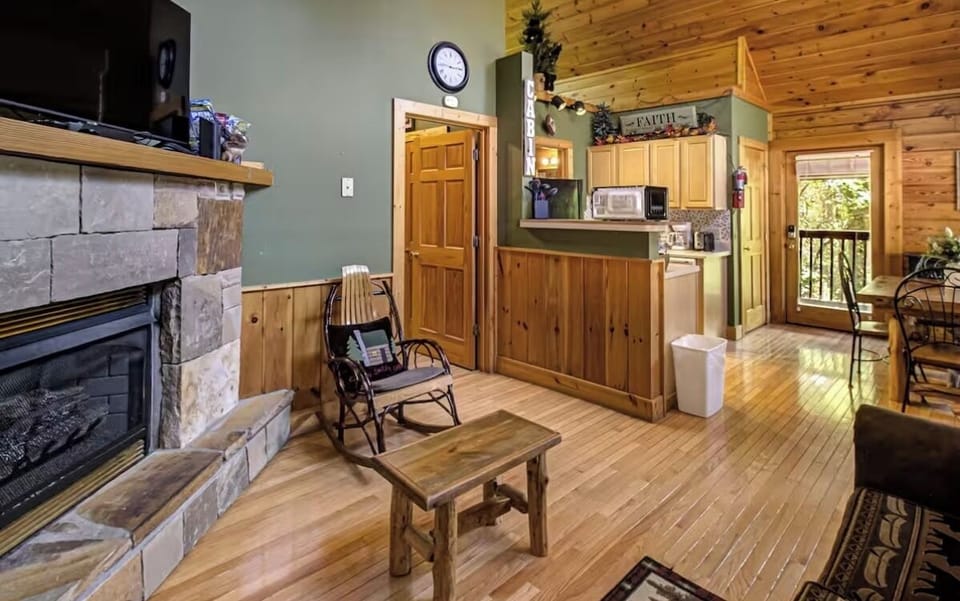 Main Level Livingroom