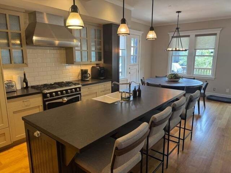 Bar seating for up to 4