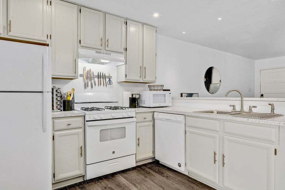 Fully Equipped Kitchen  - Gas Range