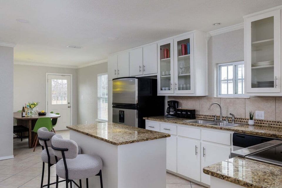 Fully Equipped Kitchen + Island with Seating for 2
