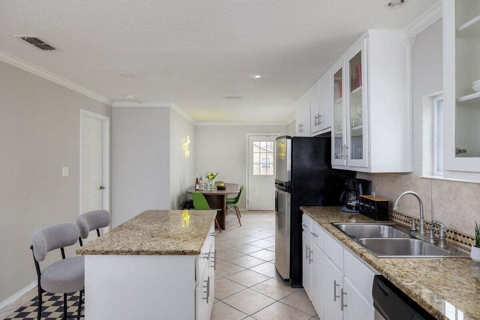 Fully Equipped Kitchen + Island with Seating for 2