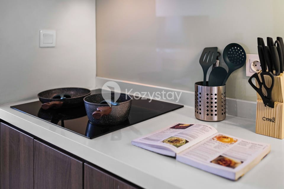 Apartment, 2 Bedrooms, City View | Private kitchen | Full-size fridge, microwave, stovetop, rice cooker