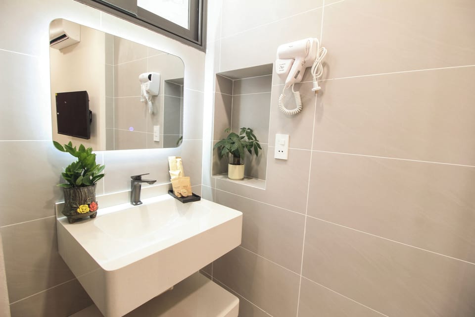Standard Double Room | Bathroom | Shower, free toiletries, hair dryer, slippers