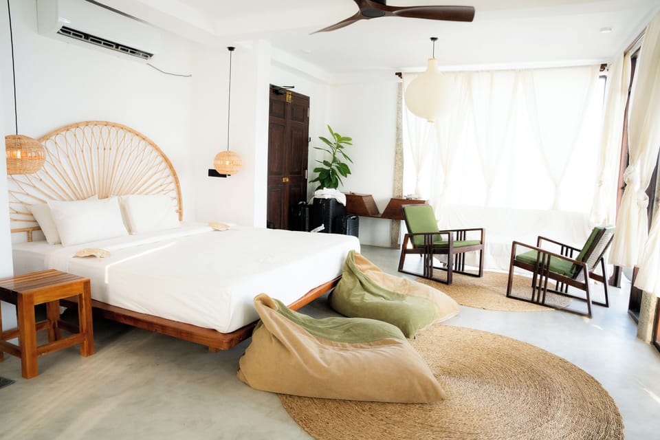 Deluxe Suite, Sea View | Egyptian cotton sheets, premium bedding, minibar, desk