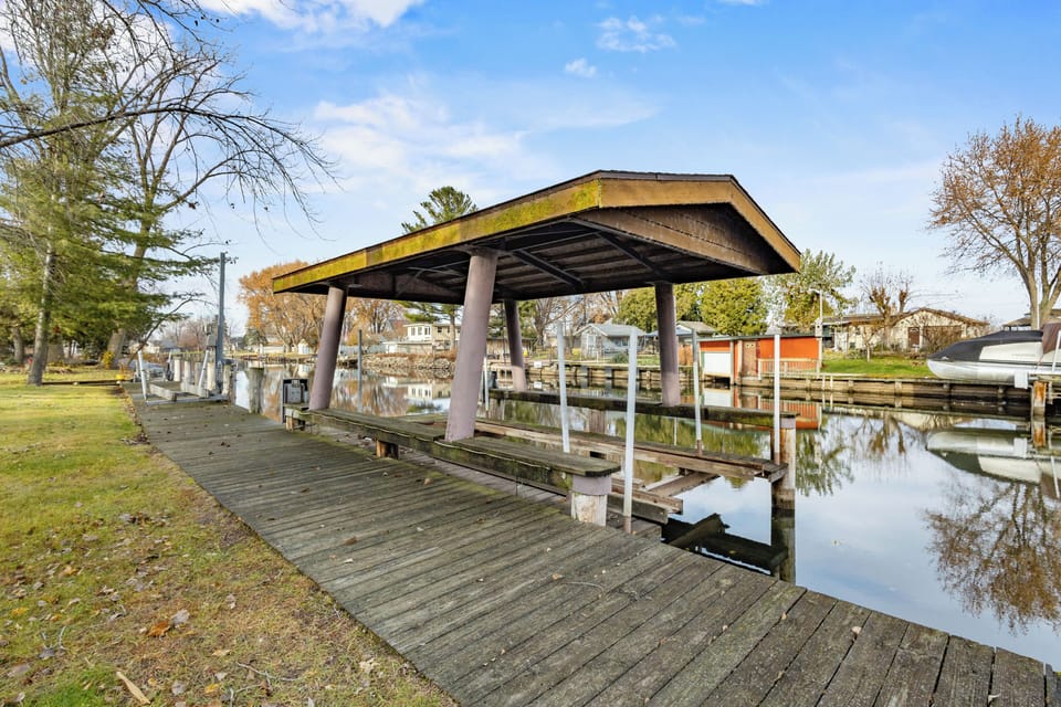 10,000 lbs capacity pontoon lift