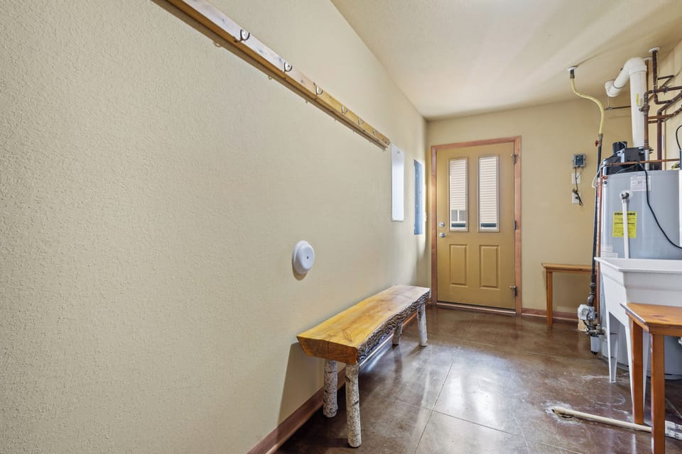 Mud room and side entrance towards the garage 