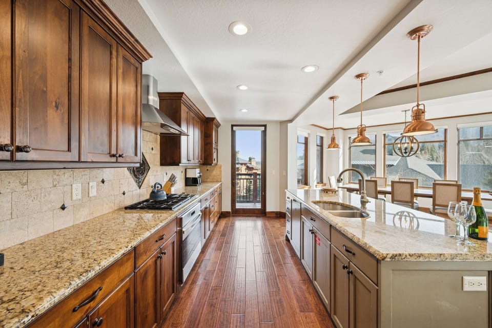 Huge Chef's Kitchen  - Seats up to 14  at 2 tables