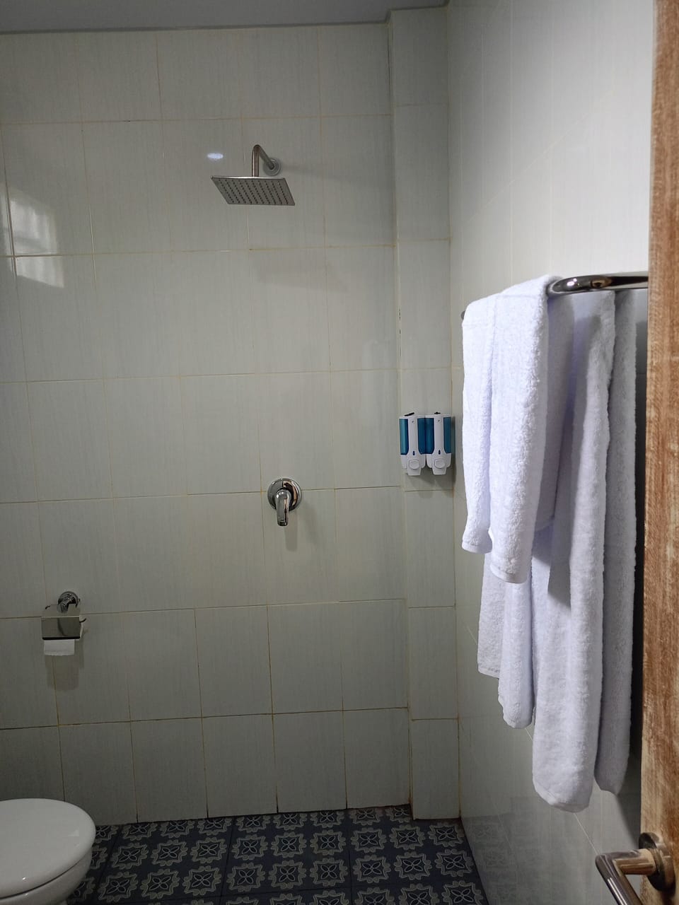 Superior Room, Pool View | Bathroom