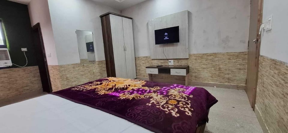 Basic Double Room, Mountain View | Free WiFi