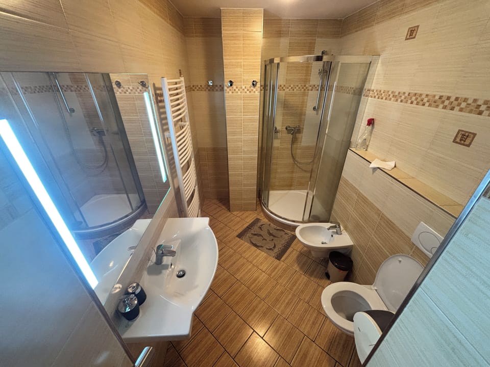 Standard Triple Room, Private Bathroom | Soundproofing, iron/ironing board (on request), WiFi (free), bed sheets