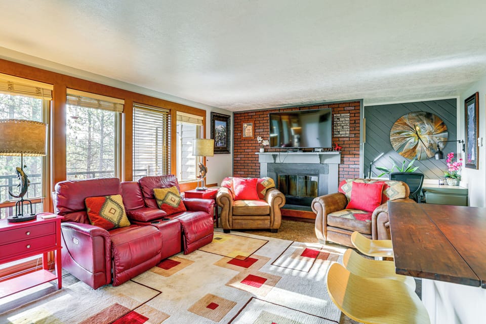 Bend Vacation Rental | 1BR | 1BA | 700 Sq Ft | 5 Steps Required