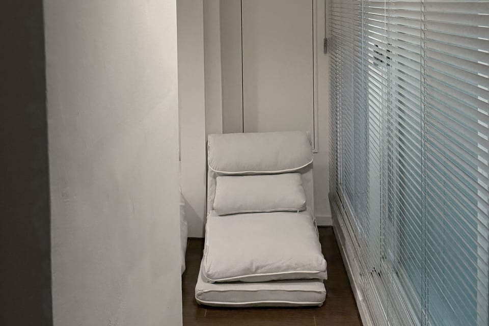 Family Room | Laptop workspace, free WiFi