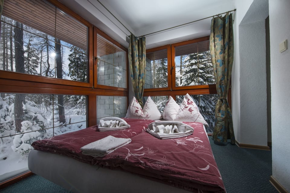 Studio, 2 Bedrooms (No. 11) | Desk, rollaway beds, free WiFi, bed sheets