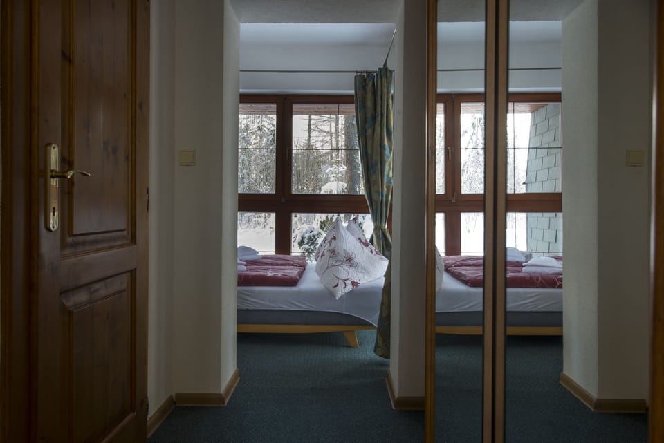 Studio, 2 Bedrooms (No. 11) | Desk, rollaway beds, free WiFi, bed sheets