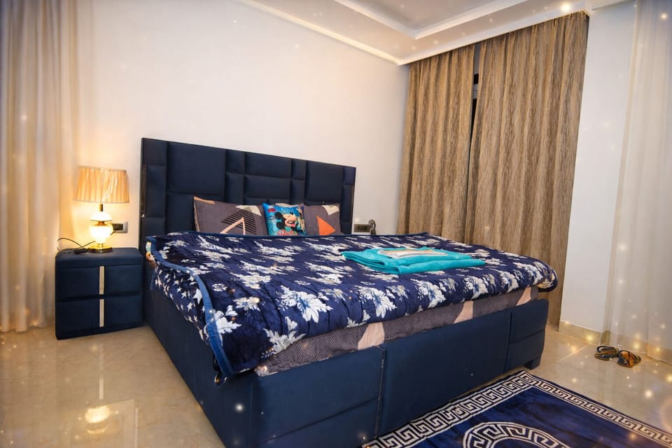 Deluxe Room, Mountain View | In-room safe, free WiFi, bed sheets