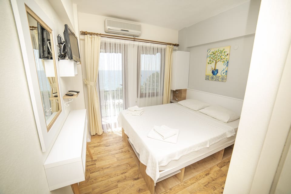Double Room, Balcony, Sea View | Premium bedding, desk, blackout drapes, soundproofing
