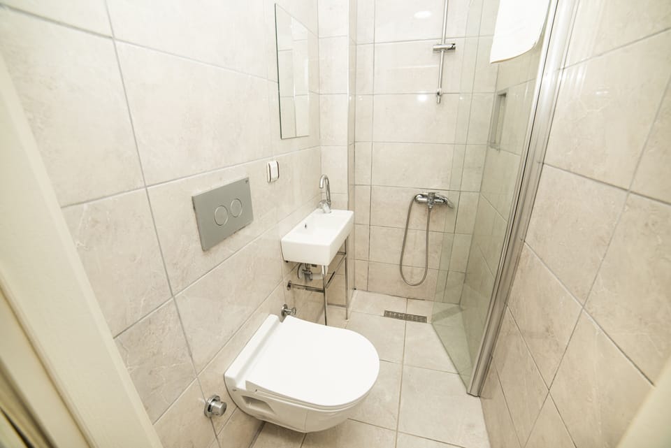 Shower, free toiletries, hair dryer, towels