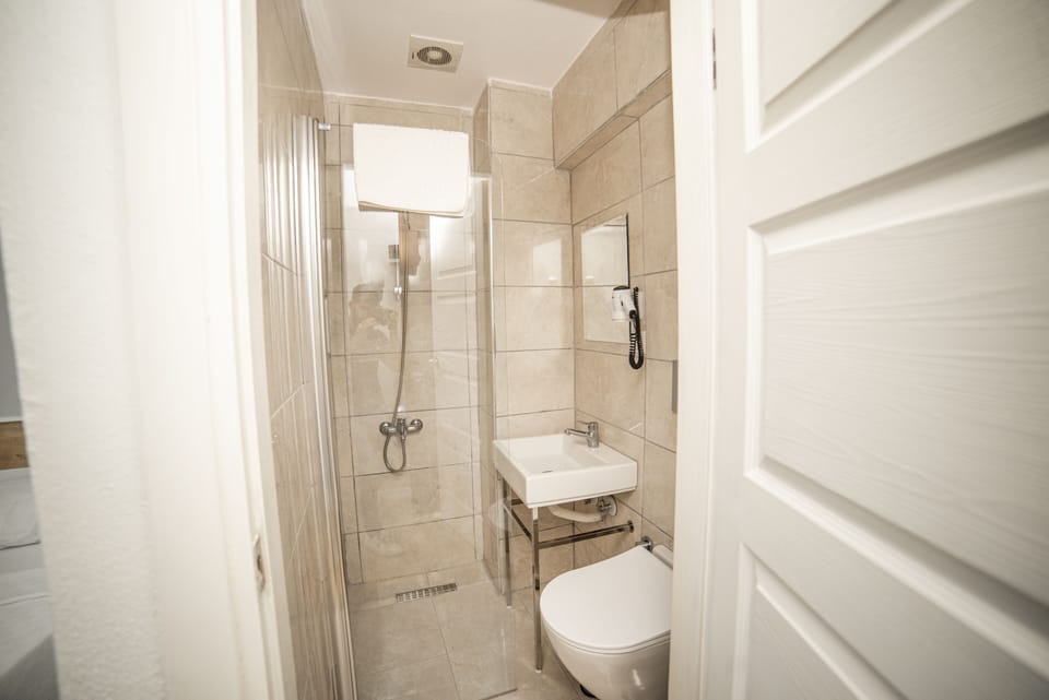 Double Room, Balcony, Sea View | Bathroom | Shower, free toiletries, hair dryer, towels