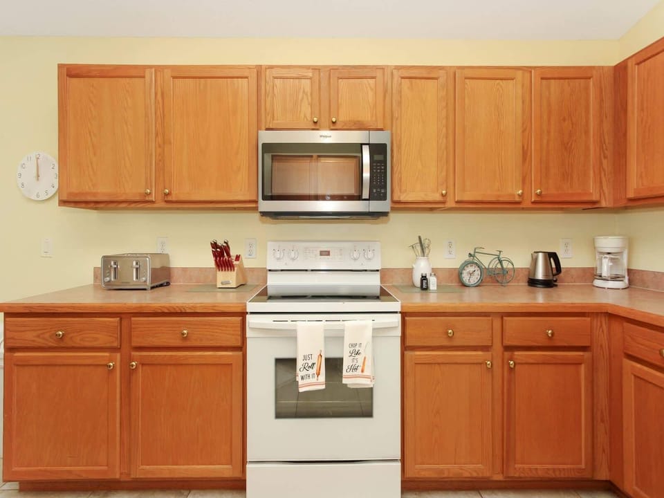 Kitchen Stove top, Oven & Microwave