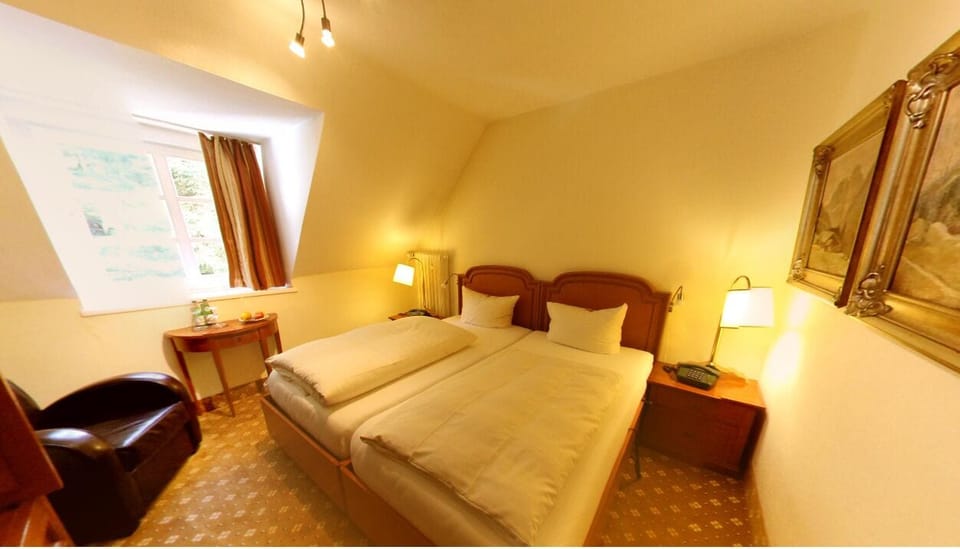 Comfort Double Room, Garden View | Living area | TV, printers