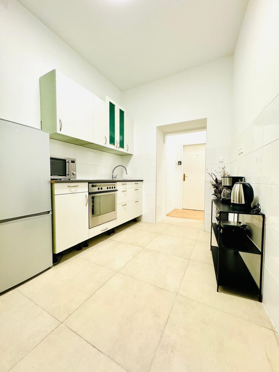 Basic Apartment | Private kitchen | Fridge, microwave, stovetop, electric kettle