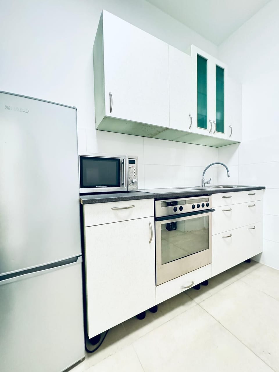 Basic Apartment | Private kitchen | Fridge, microwave, stovetop, electric kettle