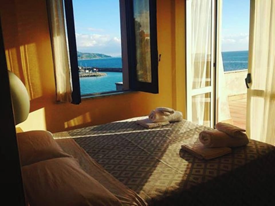 Double Room, Sea View | Bed sheets