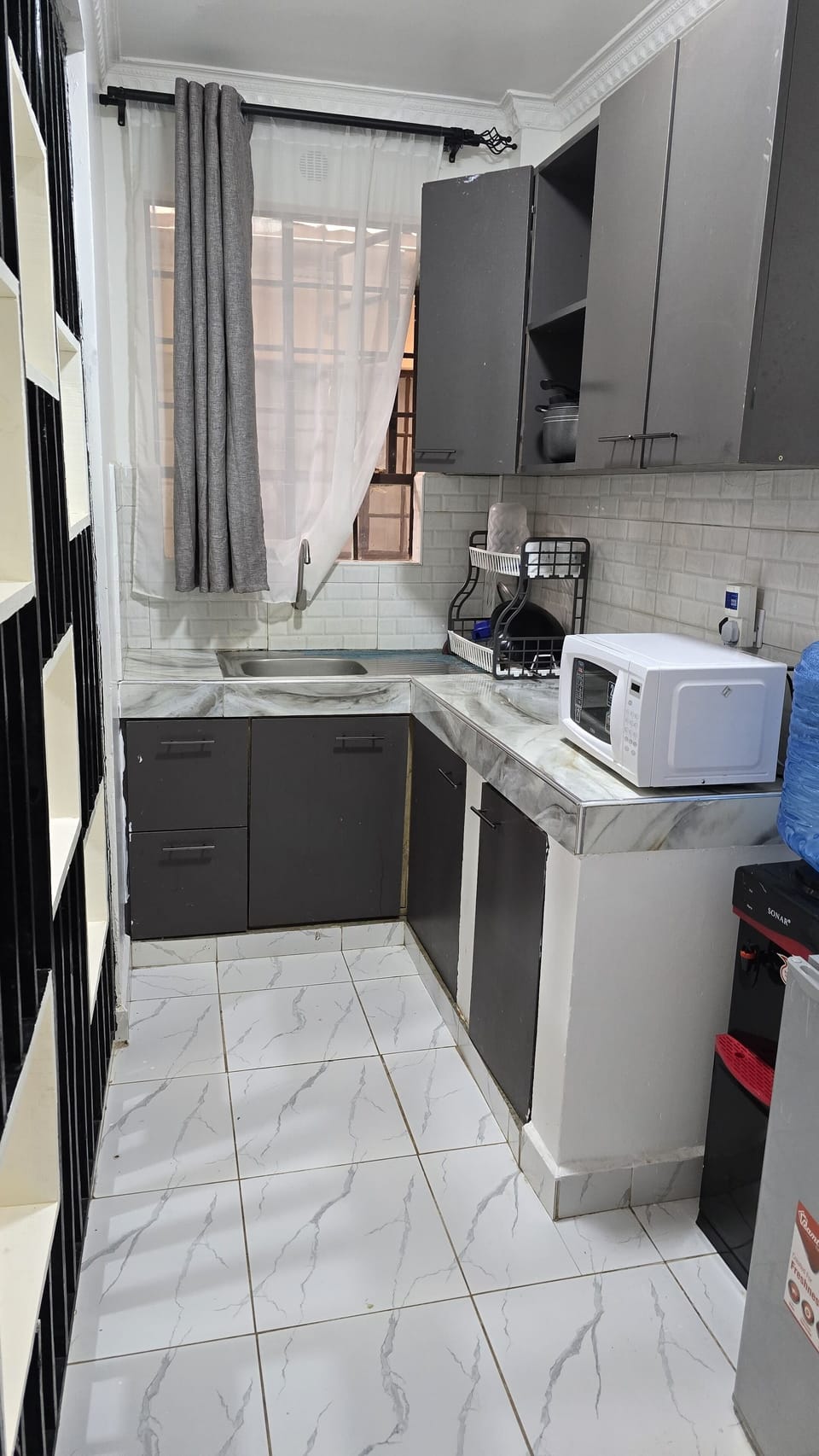 Deluxe Apartment | Private kitchen | Mini-fridge, microwave, oven, stovetop