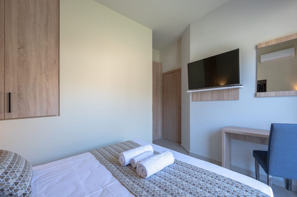 3 bedrooms, free cribs/infant beds, free rollaway beds, bed sheets