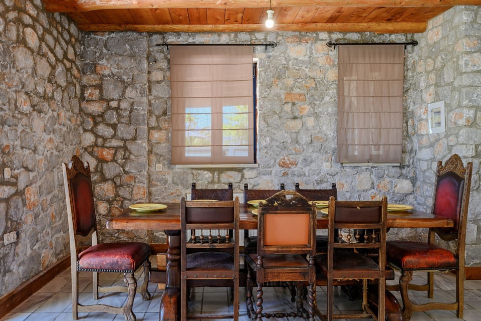 Villa, 5 Bedrooms, Private Pool, Mountain View | In-room dining