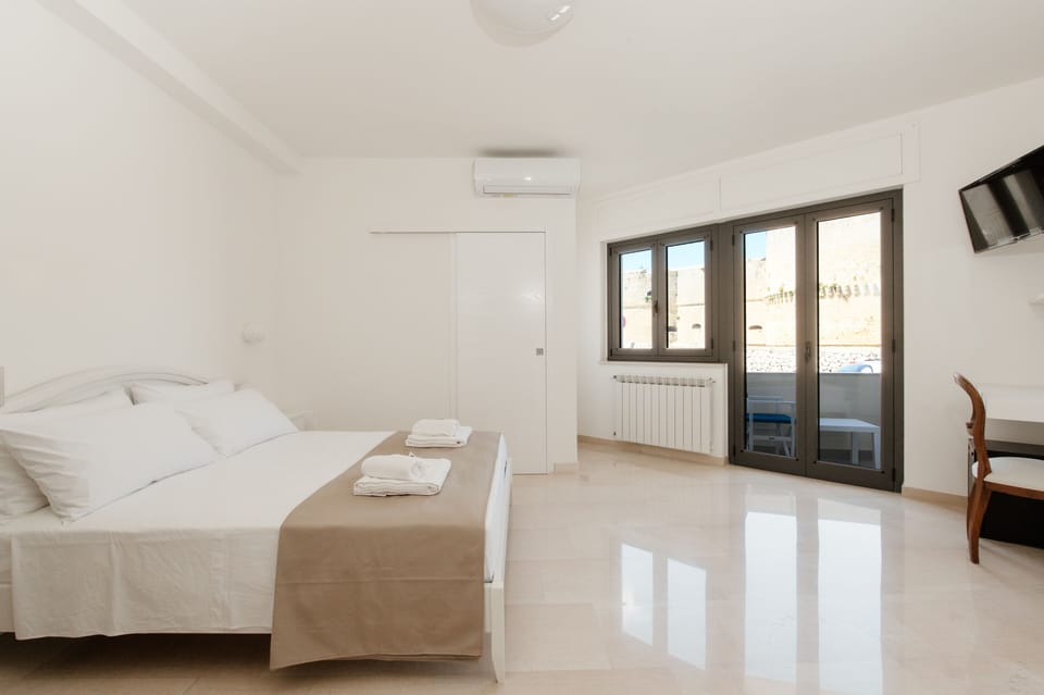 Superior Room | Minibar, desk, laptop workspace, free WiFi