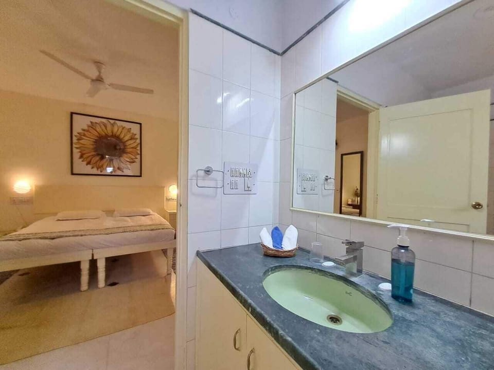 Deluxe Double Room | Desk, free WiFi, bed sheets