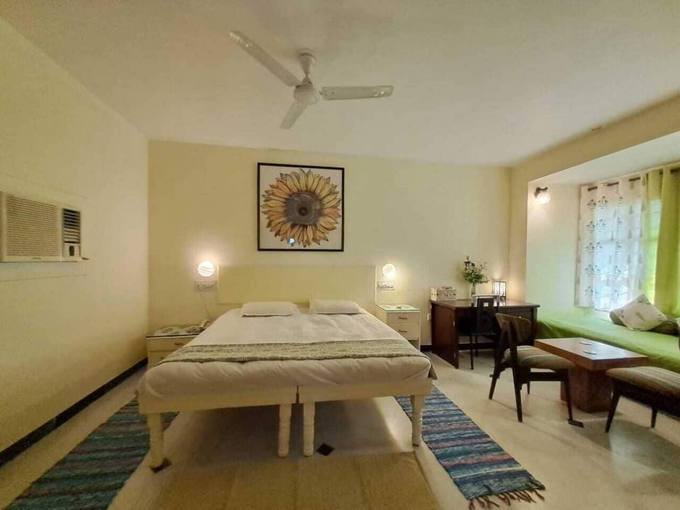 Deluxe Double Room | Desk, free WiFi, bed sheets