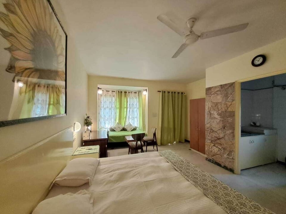 Deluxe Double Room | Desk, free WiFi, bed sheets