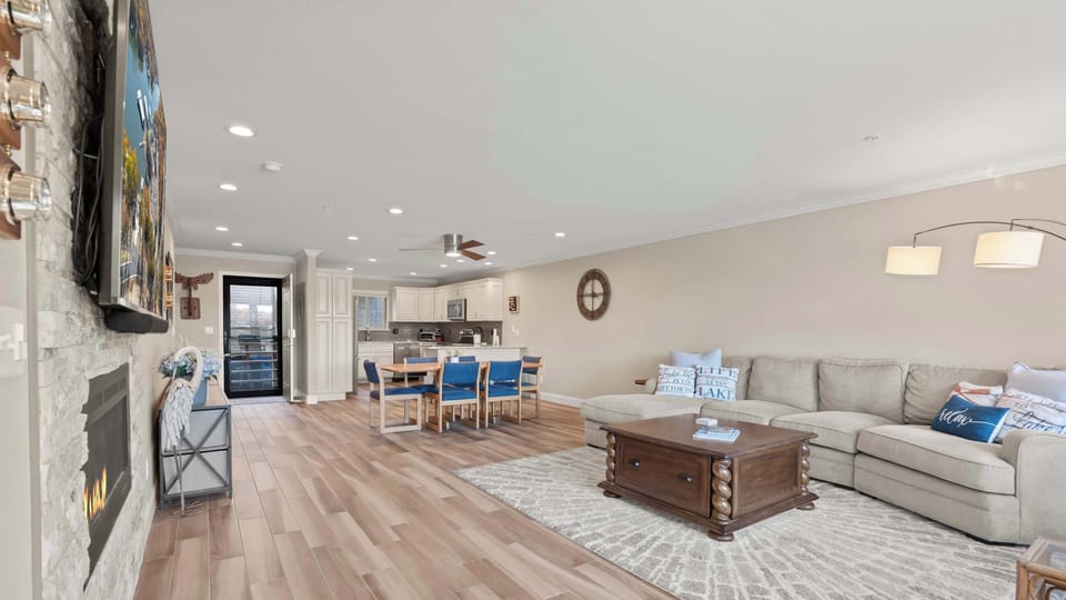 Condo, Multiple Beds, Balcony (Lakeside Haven) | Living area