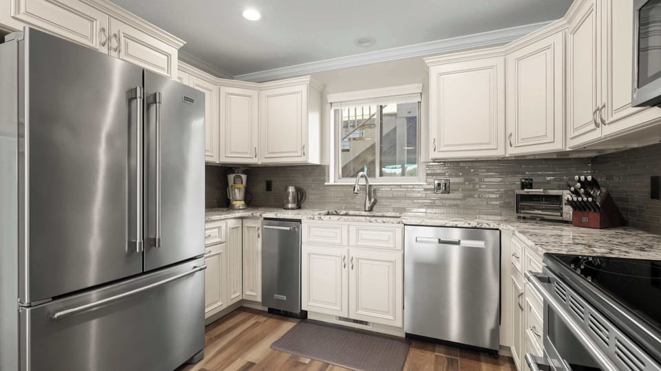Condo, Multiple Beds, Balcony (Lakeside Haven) | Private kitchen