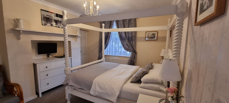 Superior Suite | Iron/ironing board, free WiFi