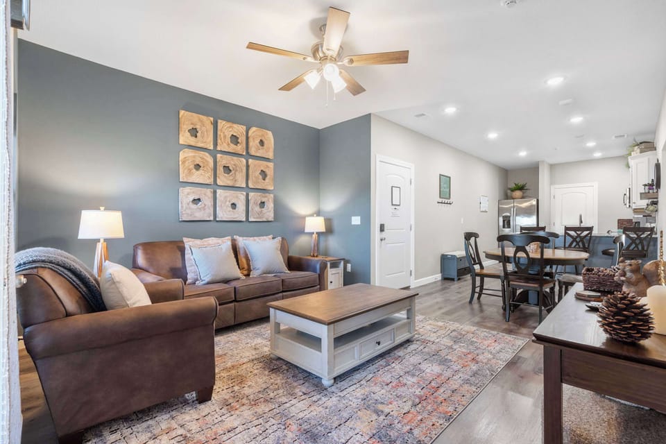 Condo, Multiple Beds, Balcony, Mountain View (Crossroads Vistas) | Living area