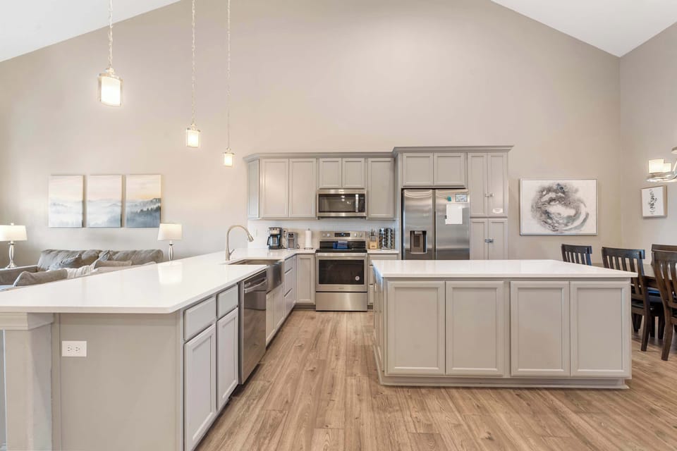 Condo, Multiple Beds, Balcony (The Lakeview Penthouse) | Private kitchen