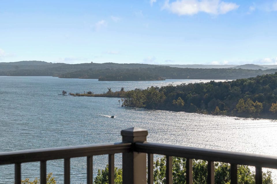 Condo, Multiple Beds, Balcony (The Lakeview Penthouse) | Property grounds