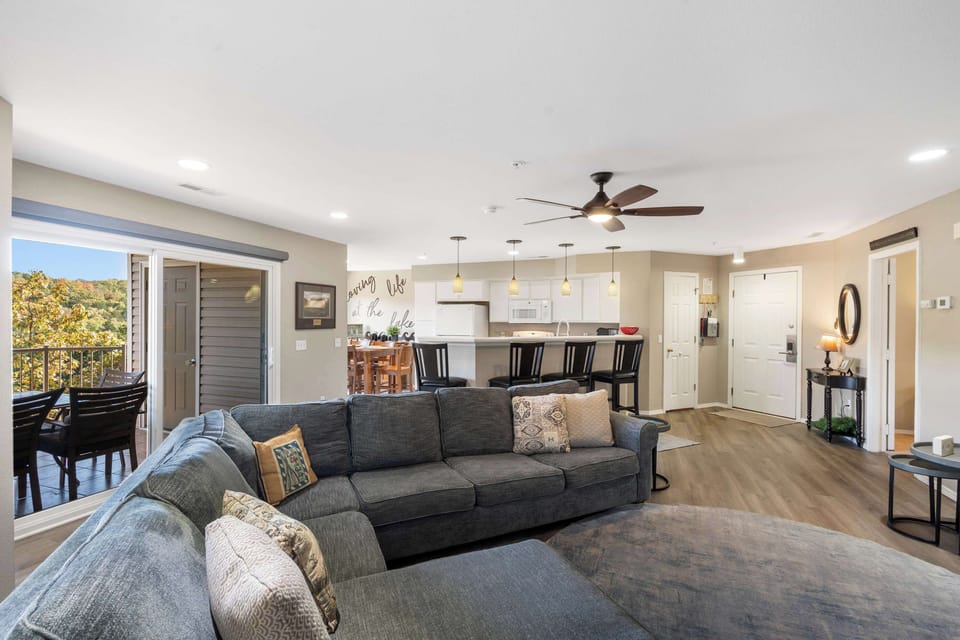 Condo, Multiple Beds, Balcony (Edgewater Escape) | Living area