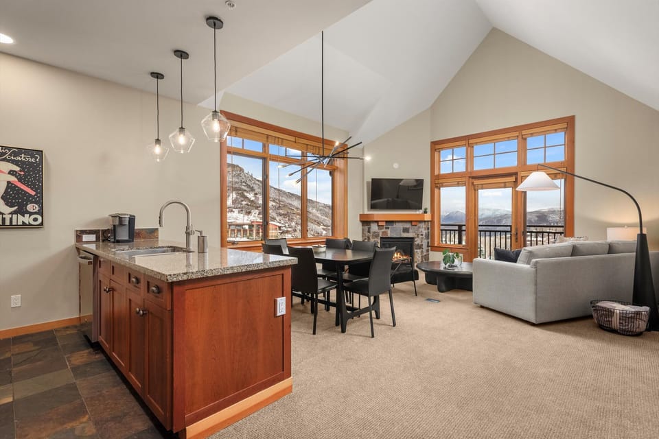 Dining / Living Room
