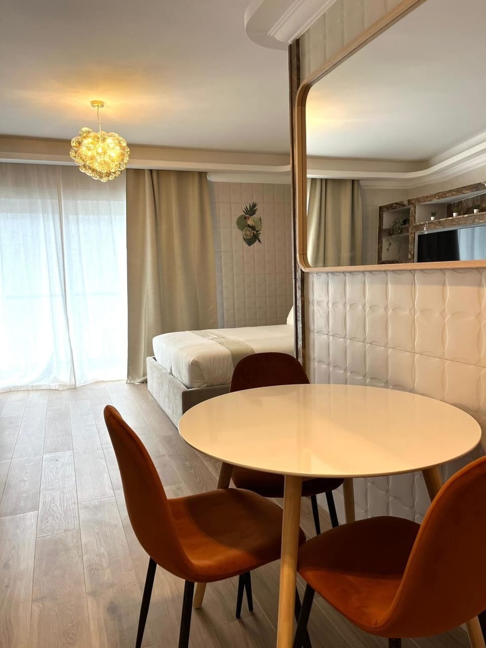 Studio Suite | Laptop workspace, iron/ironing board, free cribs/infant beds, free WiFi