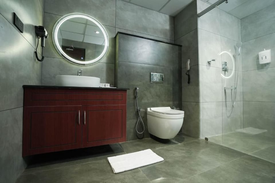 Slippers, bidet