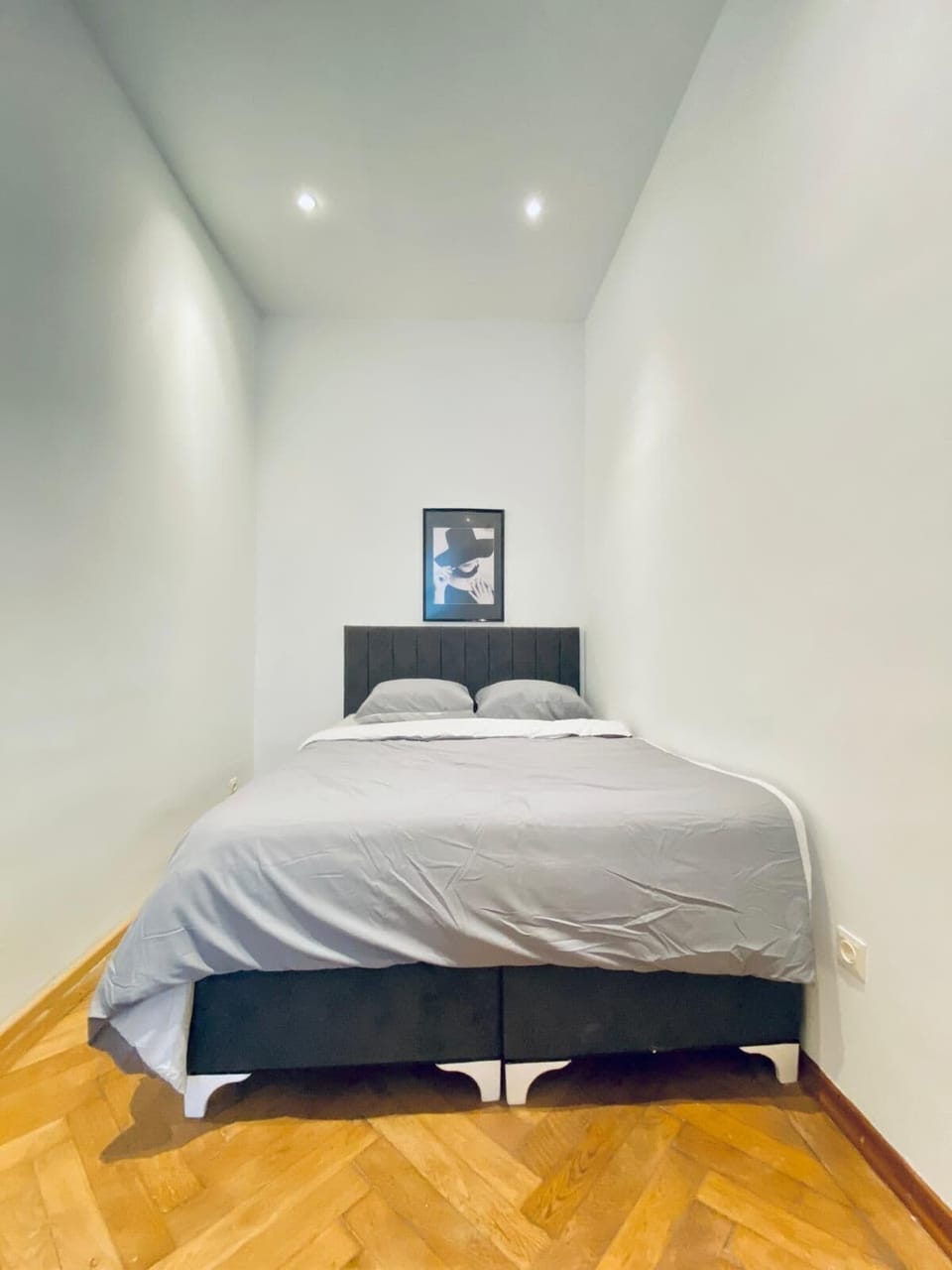 Basic Apartment | Iron/ironing board (on request)