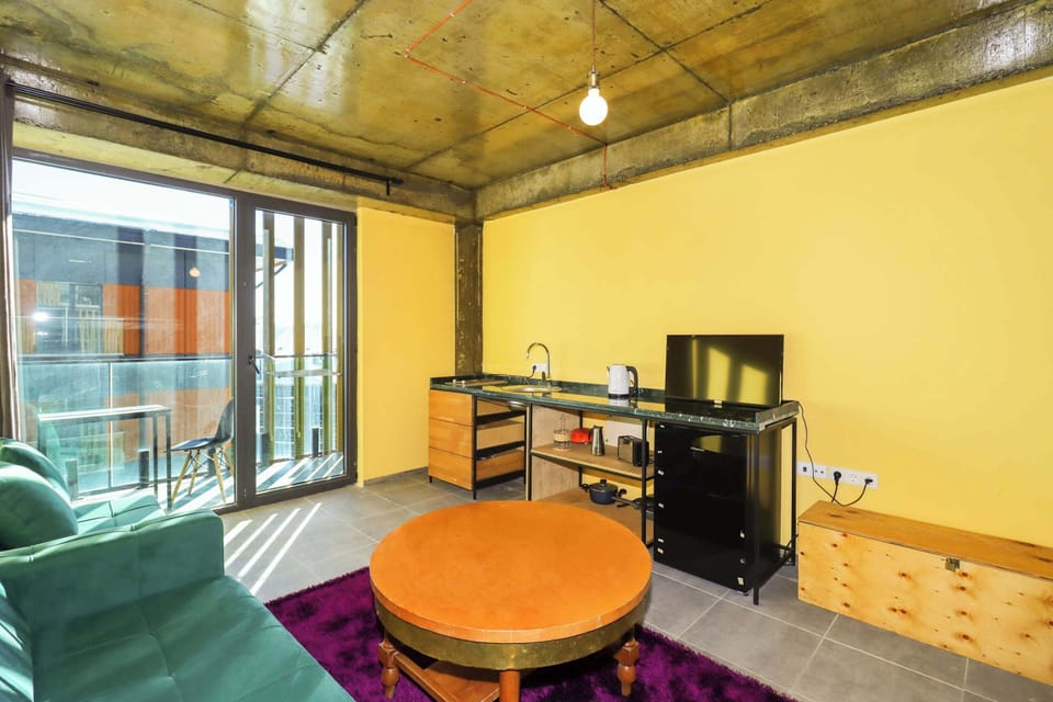 A closer look at the well-appointed kitchenette, complete with a frying pan, boiling pan, kettle, toaster, and all necessary silverware.