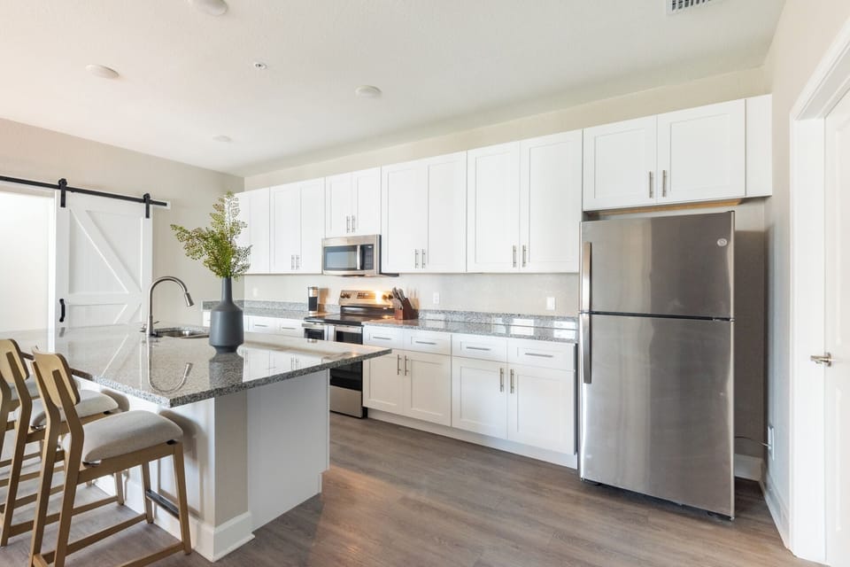 Apartment (2 Bedrooms) | Private kitchen | Fridge, coffee/tea maker