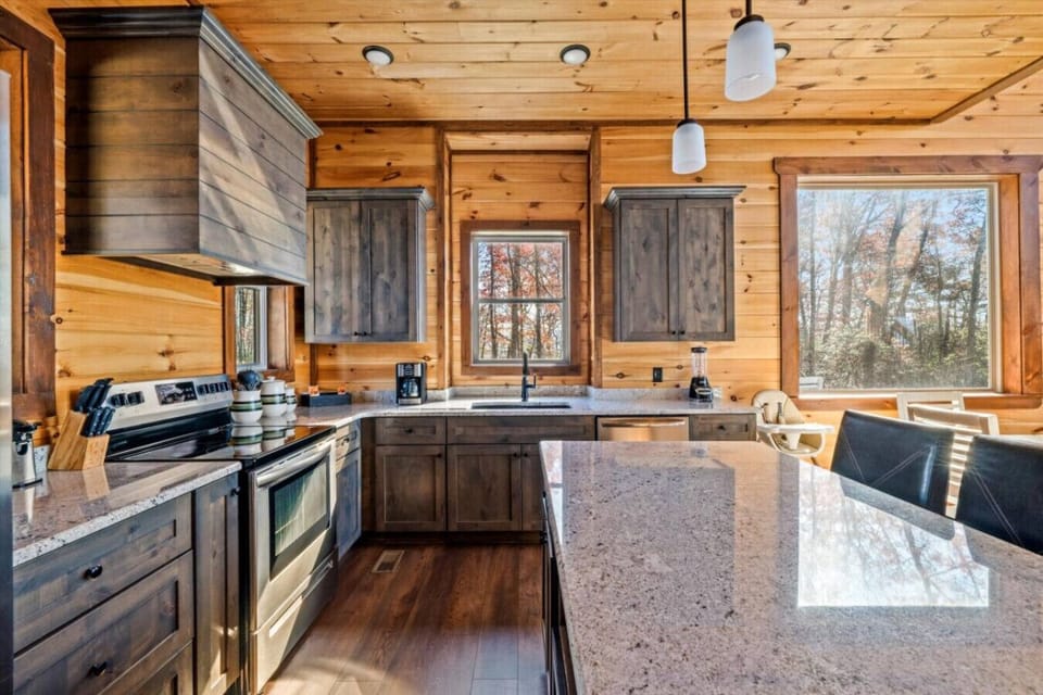 A welcoming kitchen wrapped in rich wood tones and flooded with natural light—this space makes cooking feel like a joy, whether it’s pancakes for the kids or a family-style dinner after hiking.