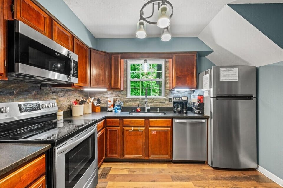 The fully stocked kitchen has everything you need to prepare breakfast before hiking, family dinners after sightseeing, or your favorite snacks between adventures.